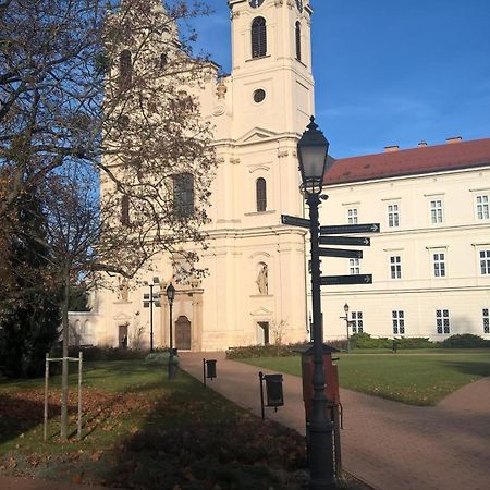 Pongracz Apartman Зирц Экстерьер фото