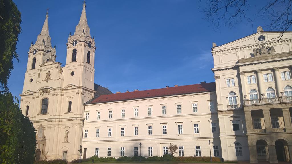 Pongracz Apartman Зирц Экстерьер фото